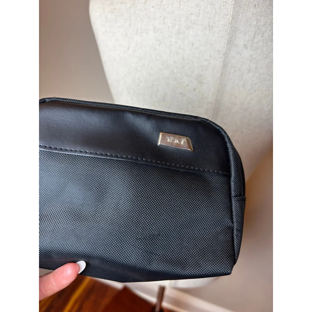 Like new TUMI Black & Gray Toiletry Bag One Size travel bag luggage designer - Picture 2 of 9
